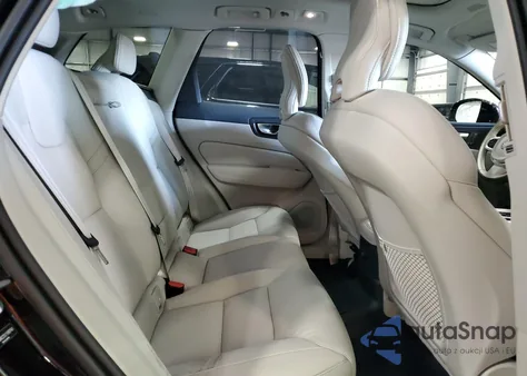 2025 Volvo Xc60 Plus z USA, uszkodzony, nr VIN YV4H60RC2S1199741